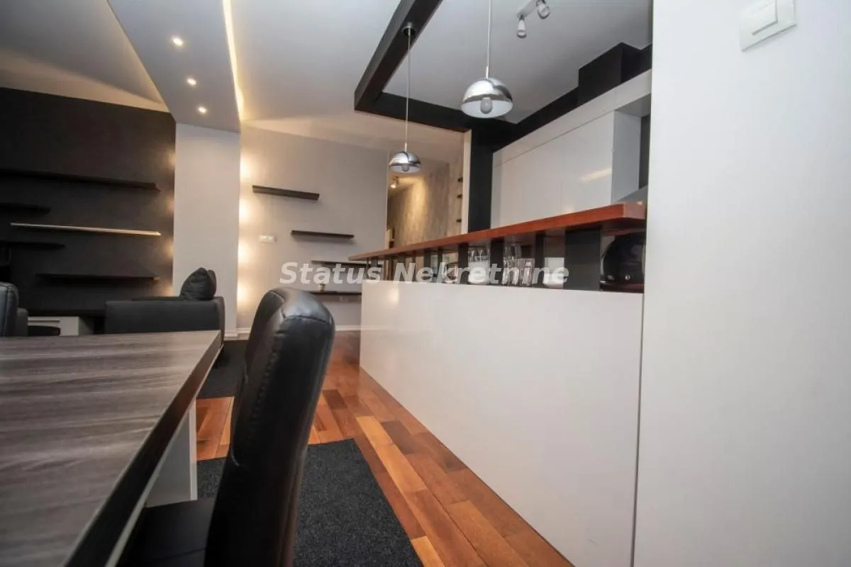 Prodaja, četvorosoban stan, 114m², Bulevar Evrope, Novi Sad Sve Podlokacije