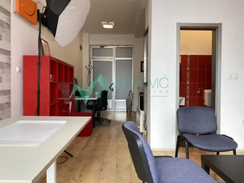 Izdavanje, poslovni prostor, 30m², Novi Sad Sve Podlokacije, Novi Sad - image 13