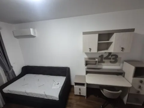 Dječja soba sa krevetom, radnim stolom i zidnim elementima. - image 5