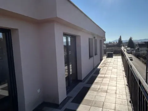 Izdavanje, četvorosoban stan, 150m², Tološi, Podgorica - image 11