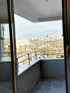View of the urban area from the balcony. - image 8