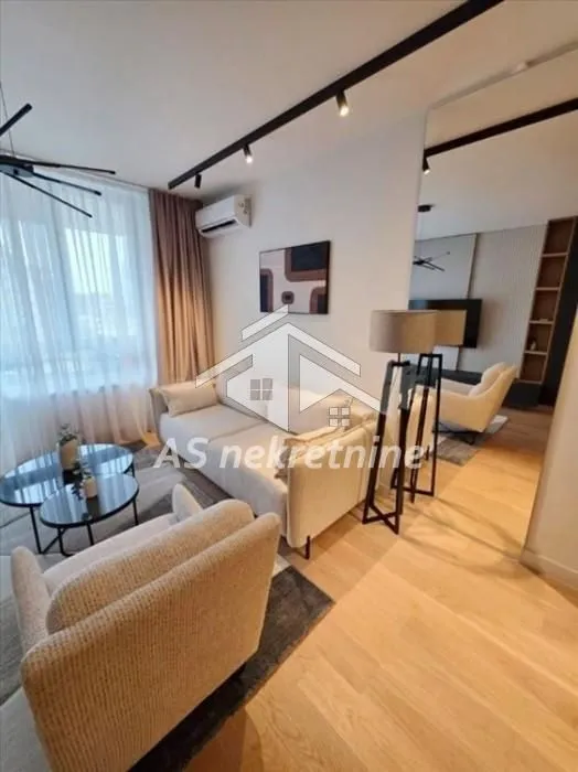 Izdavanje, trosoban stan, 86m², Savski Venac, Beograd