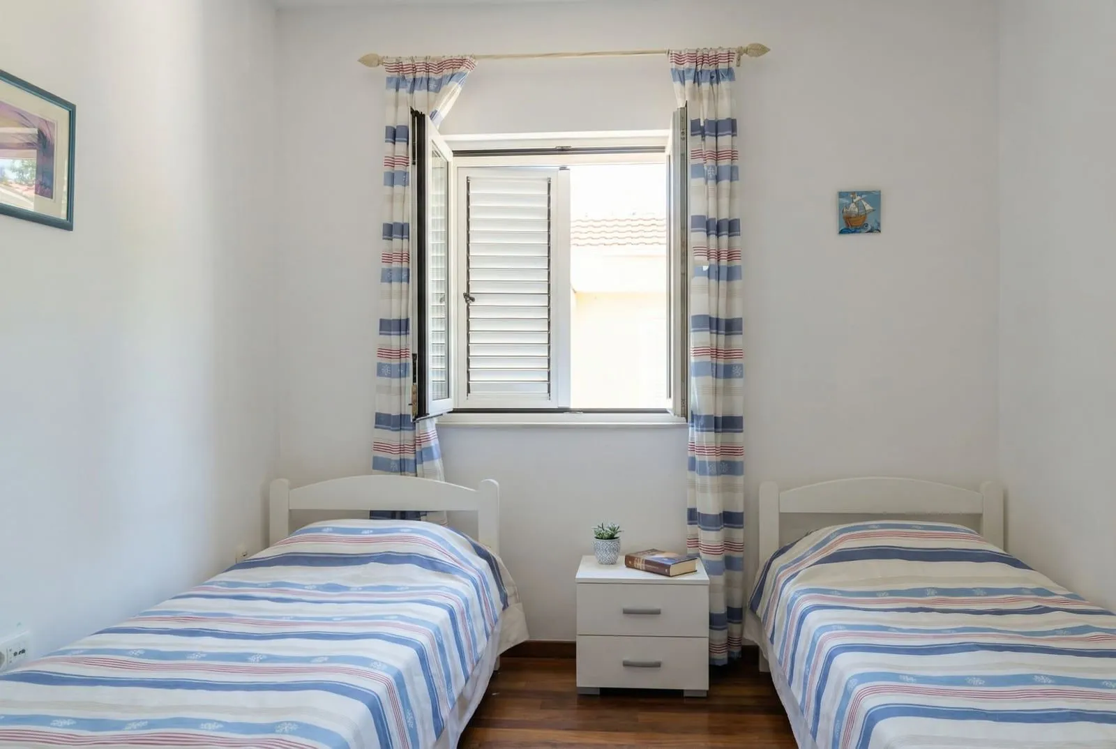 Prodaja, četvorosoban stan, 90m², Tivat, Crna Gora