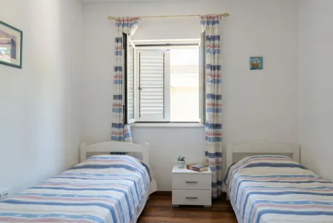Prodaja, četvorosoban stan, 90m², Tivat, Crna Gora - image 15