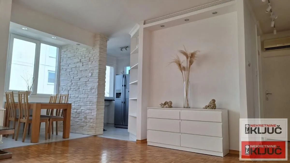 Prodaja, dvosoban stan, 60m², Bulevar Oslobodjenja, Novi Sad Sve Podlokacije