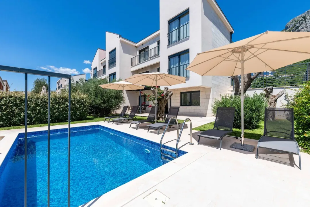 Rent, house, 200m², Reževići, Budva