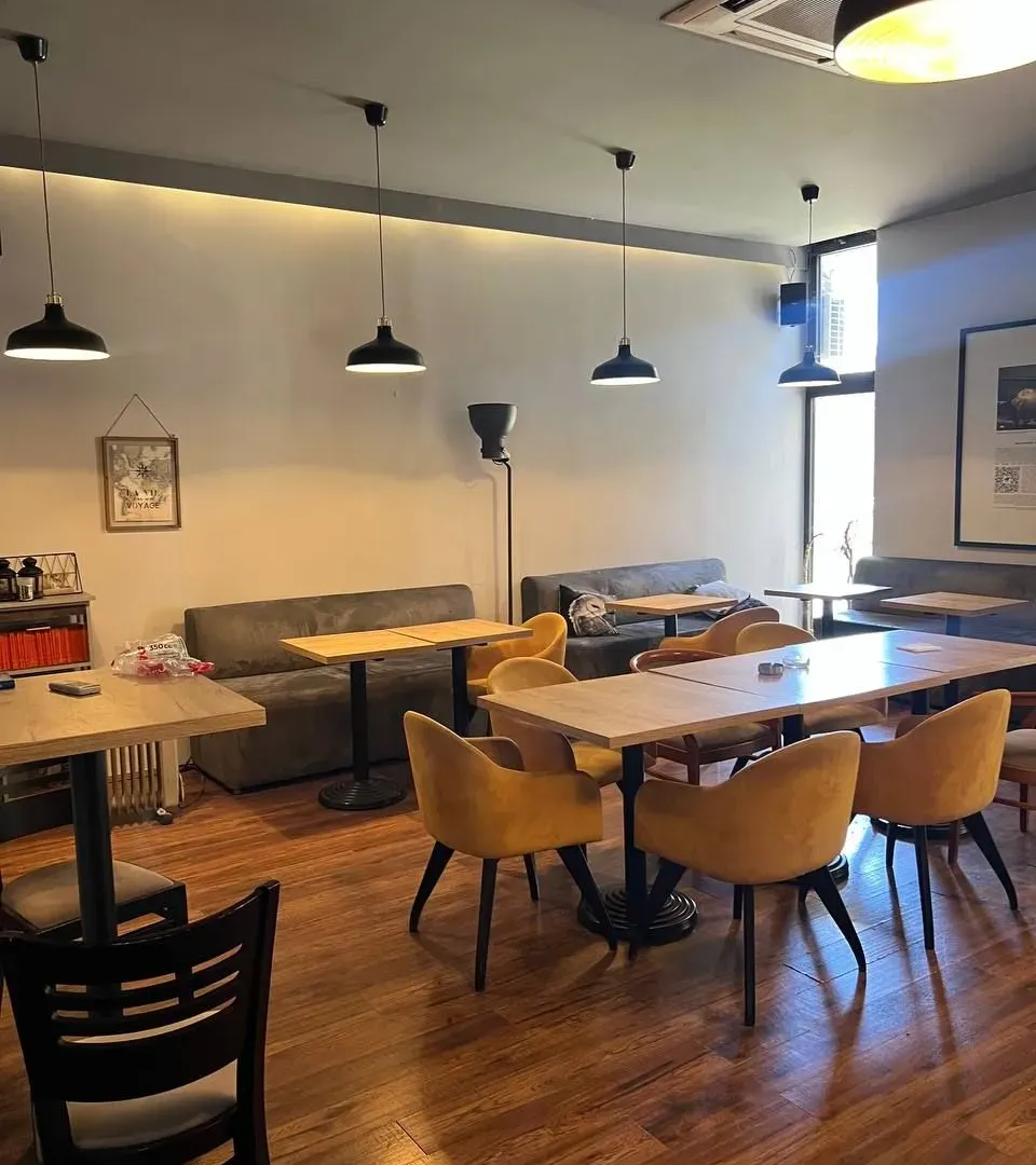Izdavanje, poslovni prostor, 351m², Blok 5, Podgorica