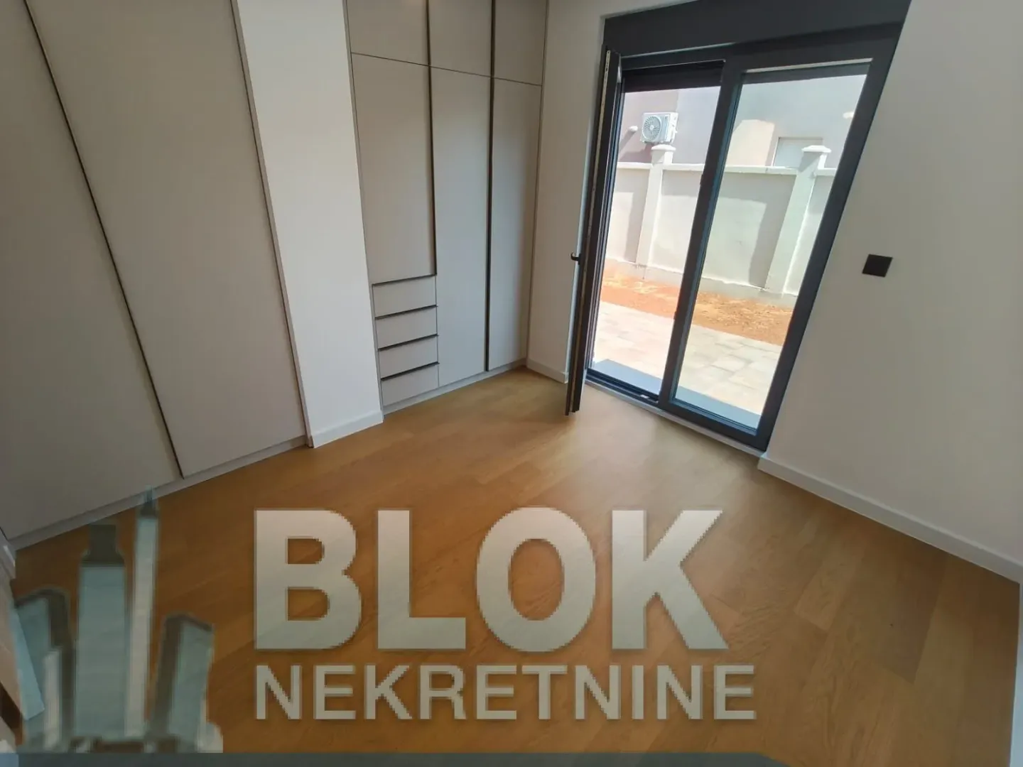 Rent, office space, 50m², Blok 9, Podgorica