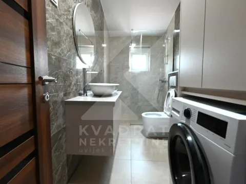 Izdavanje, trosoban stan, 190m², Tološi, Podgorica - image 18