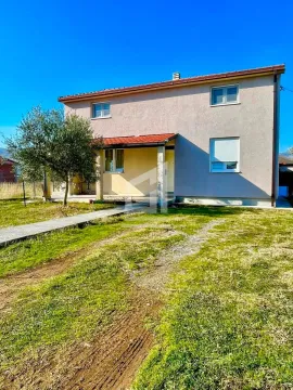 View of the courtyard and front facade of the house with a landscaped lawn. - image 3