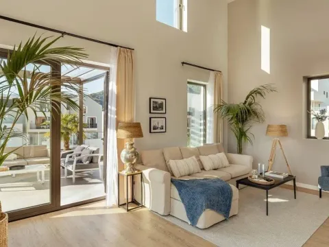 Sale, two bedroom apartment, 179m², Porto Montenegro, Tivat - image 2