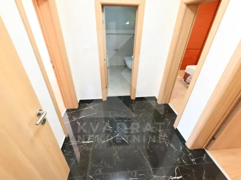 Prodaja, kuća, 200m², Rogami, Podgorica - image 15