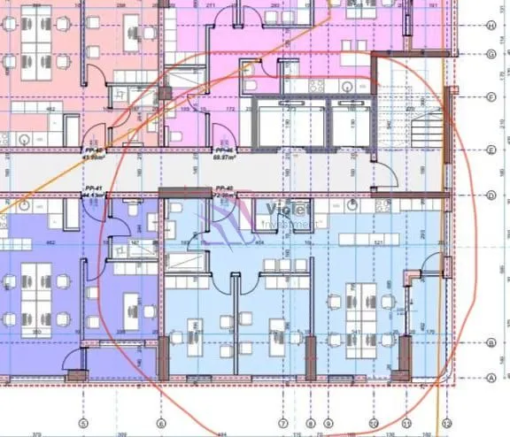 Arhitektonski plan nekretnine sa označenim prostorijama i mjerama.