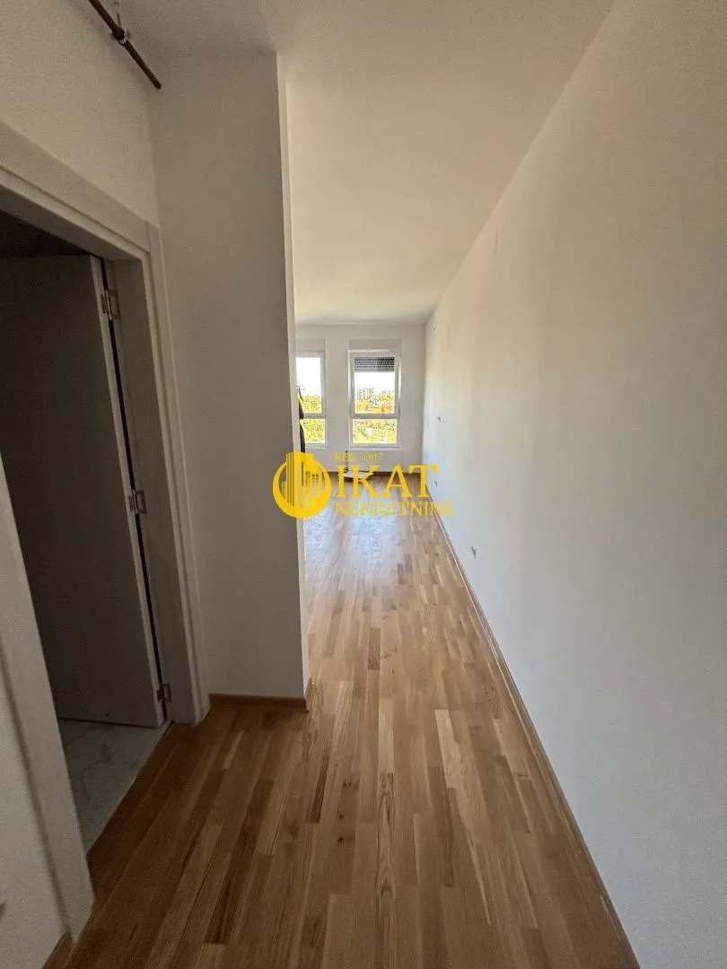 Prodaja, četvorosoban stan, 80m², Centar, Stara Pazova