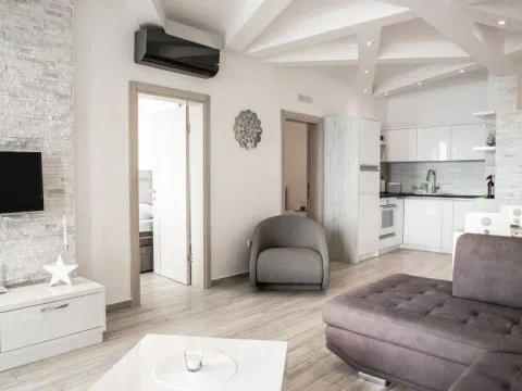 Rent, two bedroom apartment, 93m², Sutomore, Bar - image 2