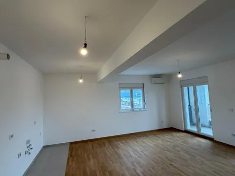 Sale, three bedroom apartment, 105m², Stari Aerodrom, Podgorica - image 1