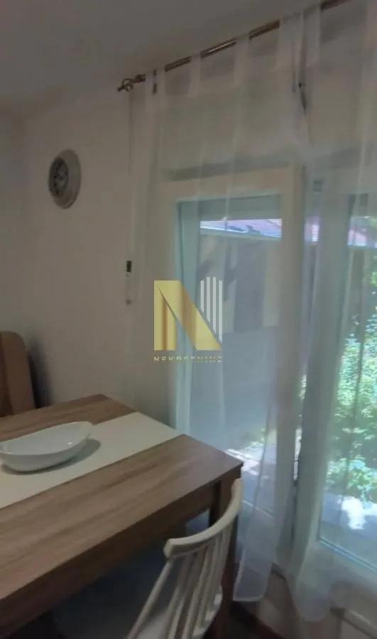 Izdavanje, jednosoban stan, 40m², Novi Sad, Srbija