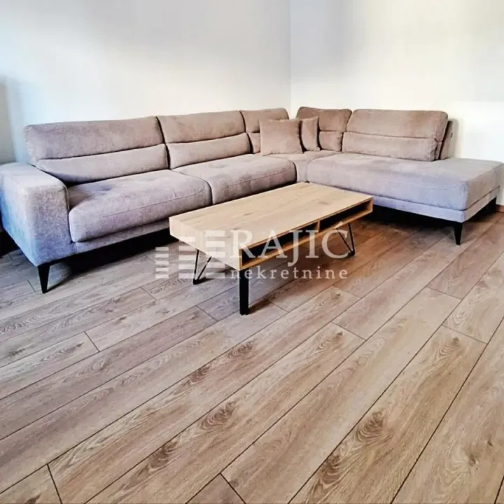 Rent, two bedroom apartment, 60m², Kalenić Pijaca, Vračar Sve Podlokacije