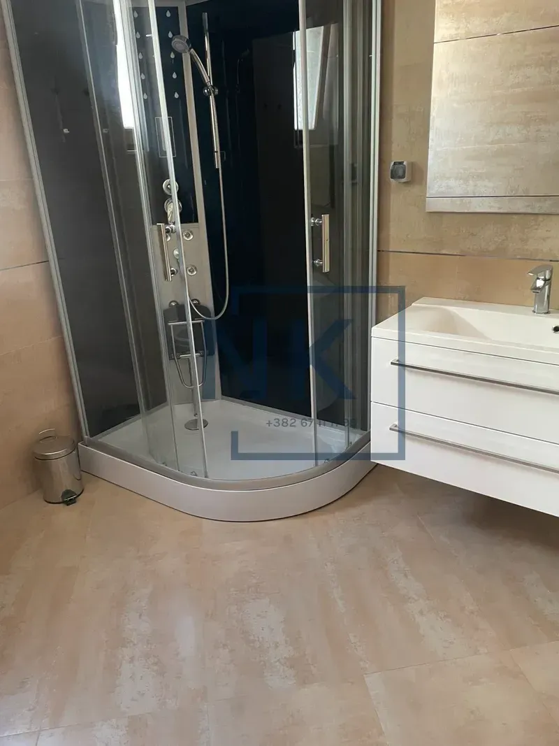 Prodaja, dvosoban stan, 106m², Dobrota, Kotor