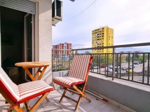 Izdavanje, trosoban stan, 84m², Pobrežje, Podgorica - image 11