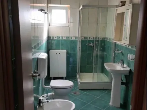 Rent, three bedroom apartment, 105m², Tivat, Crna Gora - image 7