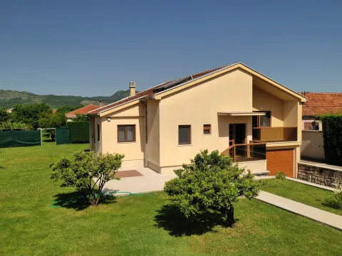 Rent, house, 170m², Zabjelo, Podgorica - image 11
