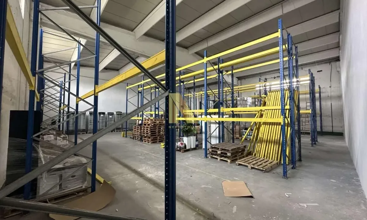 Izdavanje, poslovni prostor, 800m², Klisa, Novi Sad Sve Podlokacije