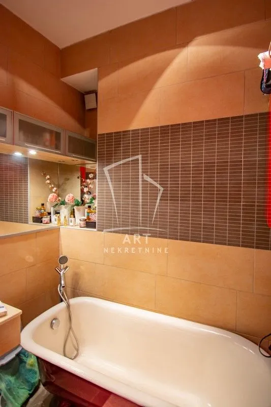 Prodaja, četvorosoban stan, 94m², Dorćol Sve Podlokacije, Beograd