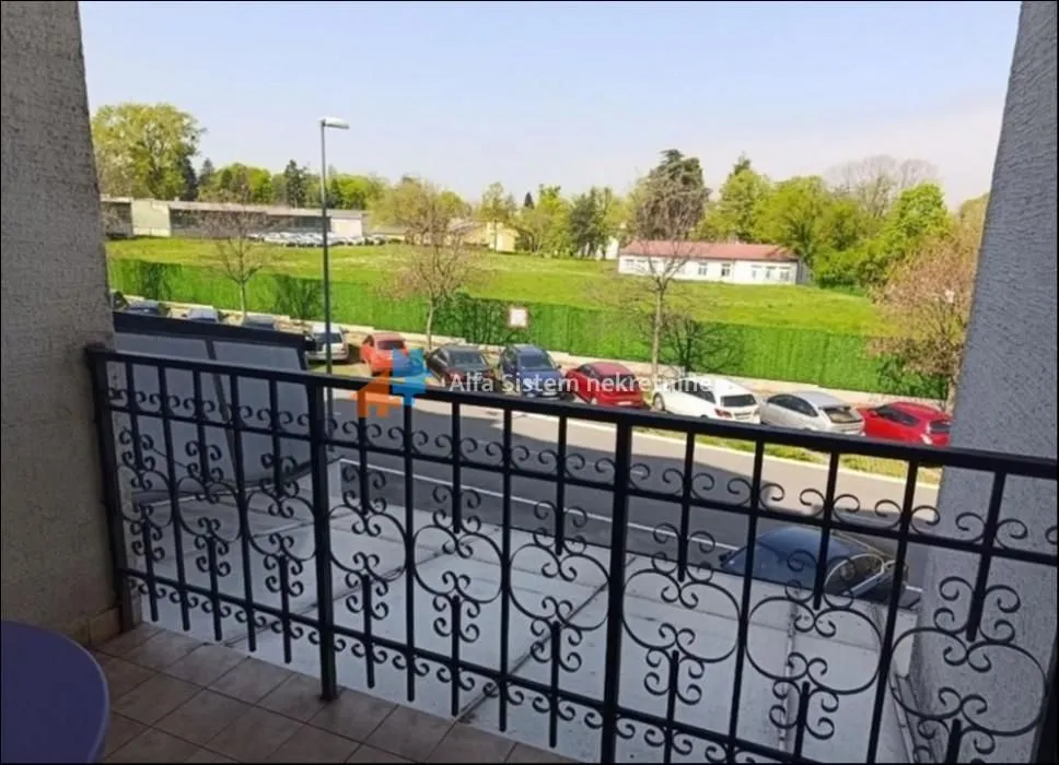 Izdavanje, trosoban stan, 80m², Savski Venac, Beograd