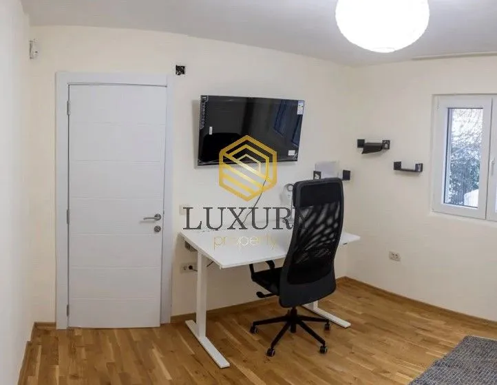 Izdavanje, kuća, 111m², Lastva Grbaljska, Kotor
