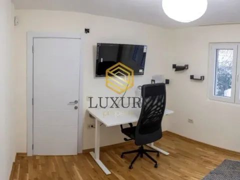 Izdavanje, kuća, 111m², Lastva Grbaljska, Kotor - image 9