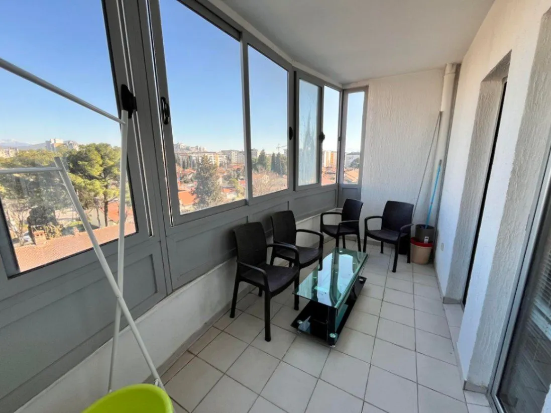 Izdavanje, dvosoban stan, 65m², Pobrežje, Podgorica