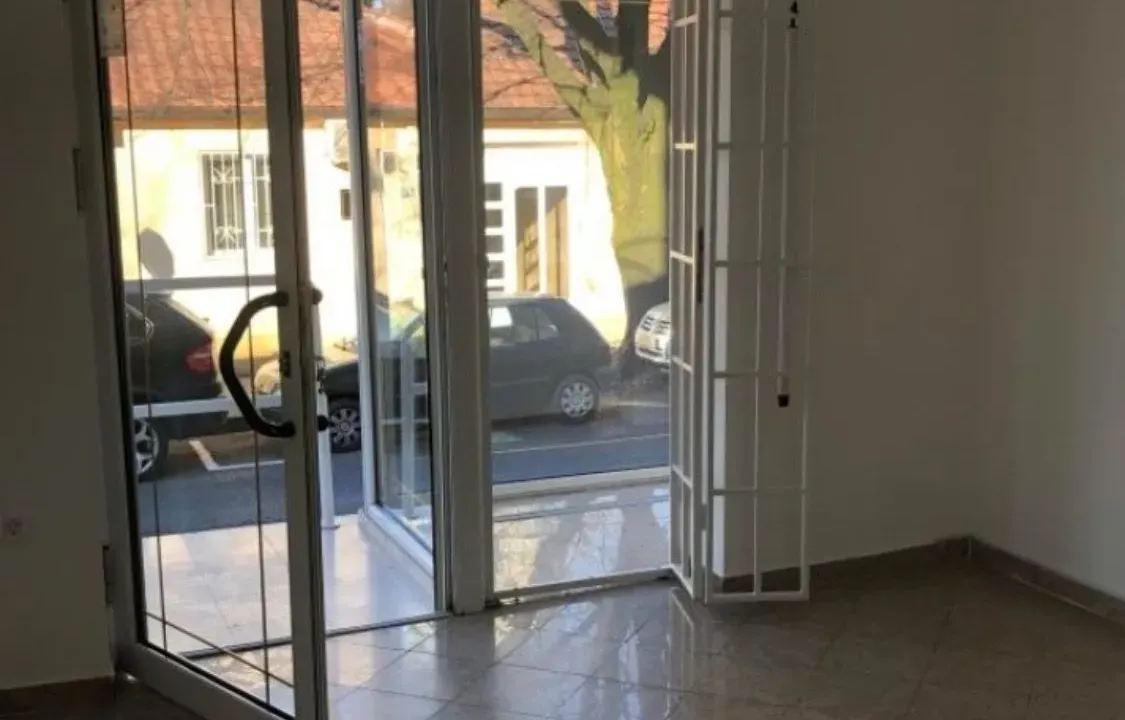 Izdavanje, poslovni prostor, 25m², Centar, Podgorica