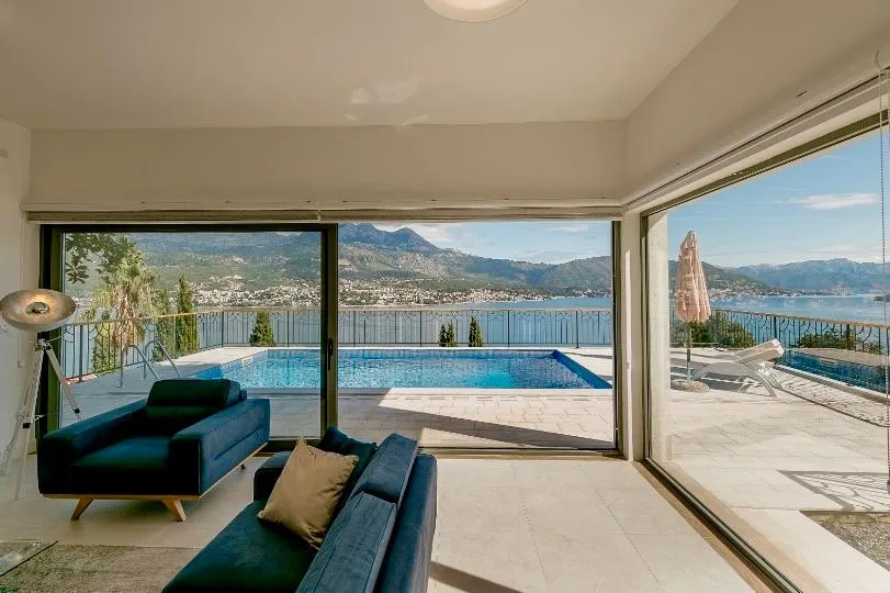 Sale, house, 236m², Njivice, Herceg Novi