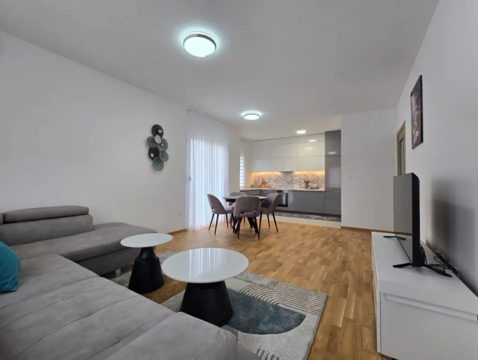 Izdavanje, dvosoban stan, 73m², Zabjelo, Podgorica