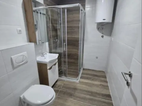 Izdavanje, garsonjera, 33m², Centar, Inđija - image 9