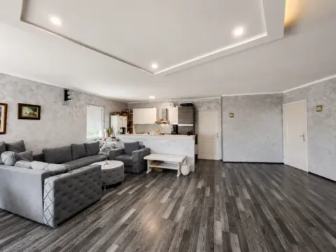 Rent, two bedroom apartment, 120m², Jajinci, Voždovac Sve Podlokacije - image 5