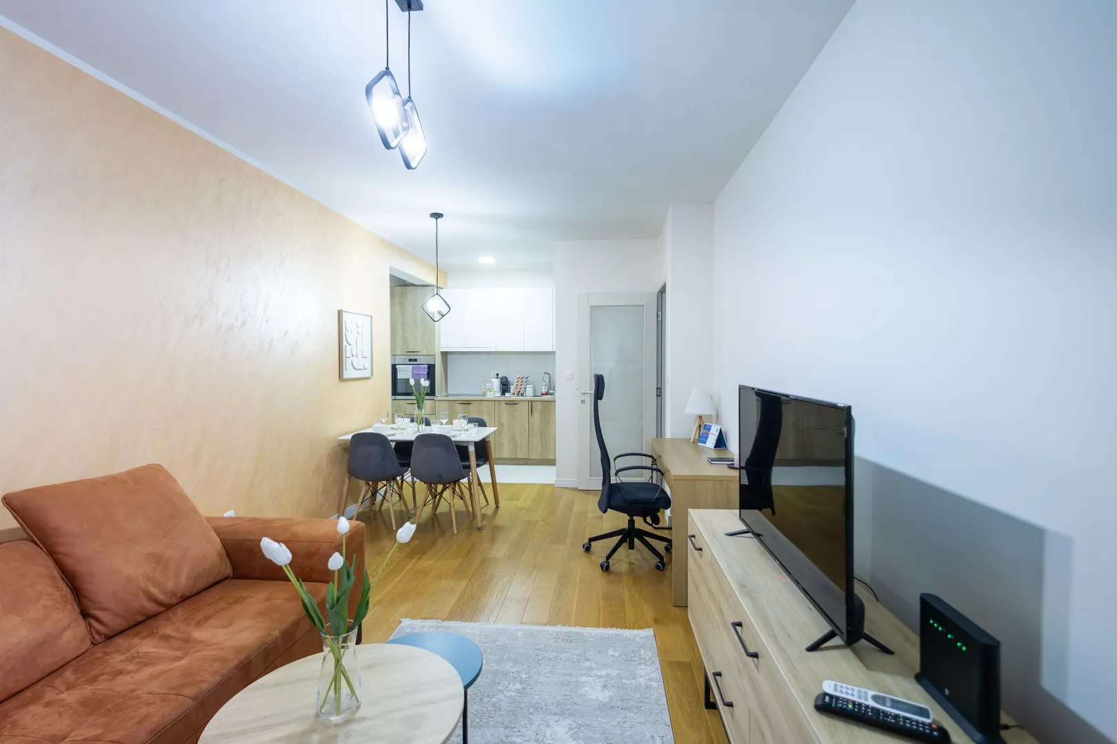 Izdavanje, jednosoban stan, 51m², Central Point, Podgorica