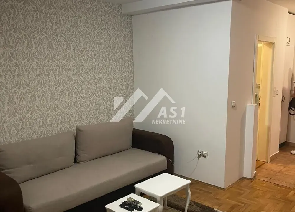 Izdavanje, stan, 26m², Socijalno, Novi Sad Sve Podlokacije