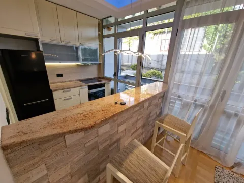 Izdavanje, četvorosoban stan, 148m², Savski Venac, Beograd - image 4