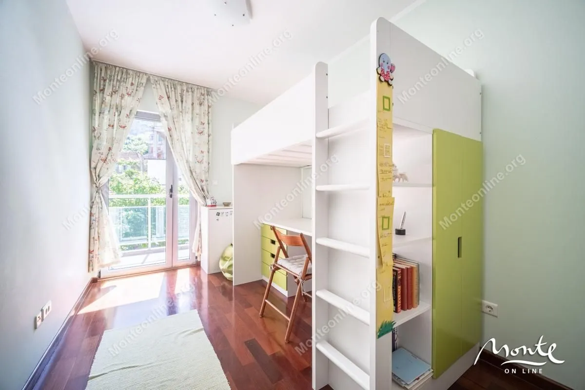 Prodaja, dvosoban stan, 81m², Dobrota, Kotor