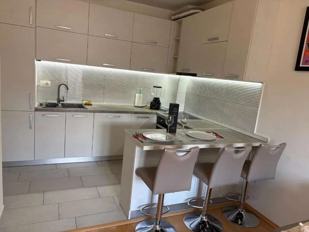 Izdavanje, dvosoban stan, 44m², Integralovo, Nikšić
