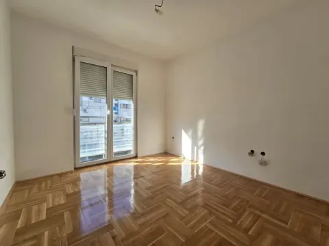 Prodaja, dvosoban stan, 73m², Dalmatinska ulica, Podgorica - image 2