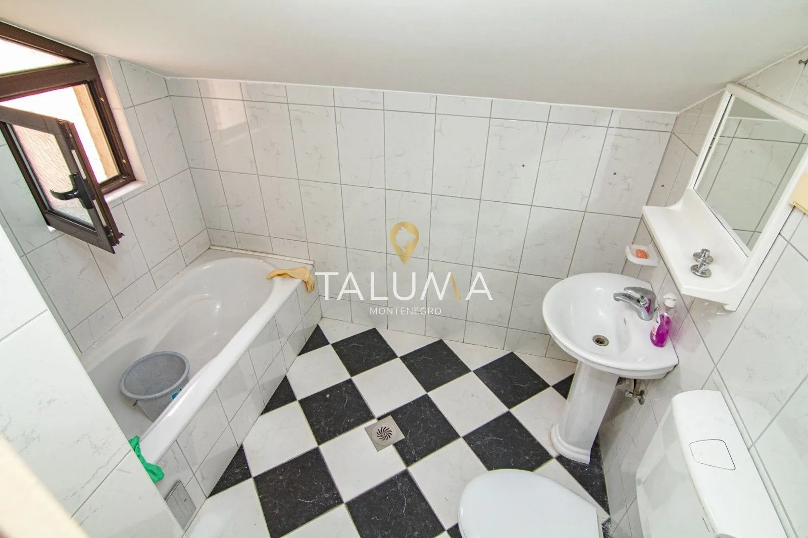 Izdavanje, poslovni prostor, 120m², Stari Aerodrom, Podgorica