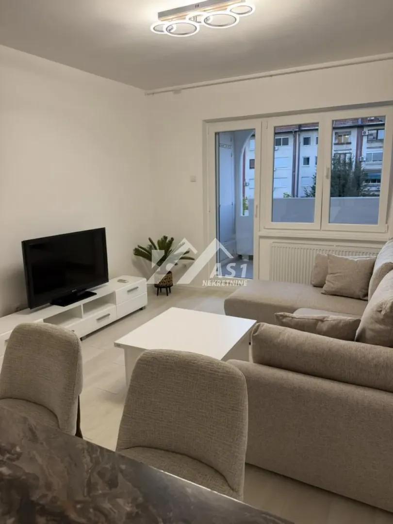Izdavanje, dvosoban stan, 53m², Sajam, Novi Sad Sve Podlokacije