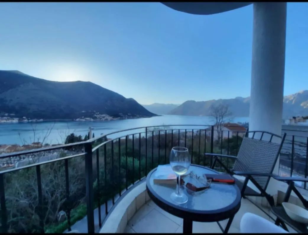 Prodaja, dvosoban stan, 59m², Dobrota, Kotor
