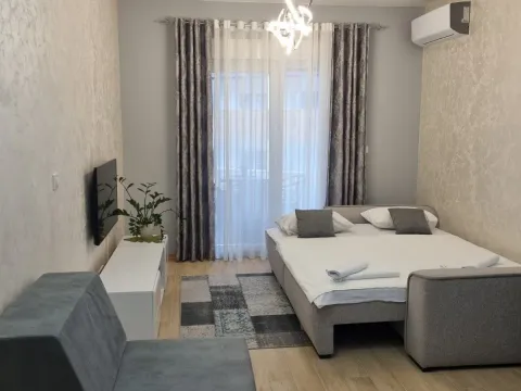 Izdavanje, garsonjera, 30m², Budva, Crna Gora