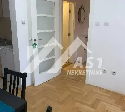 Izdavanje, dvosoban stan, 36m², Centar, Novi Sad - image 4