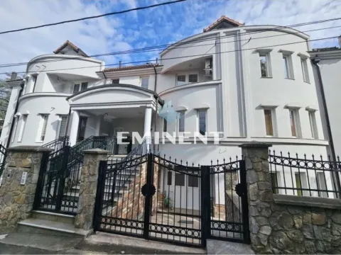 Izdavanje, četvorosoban stan, 115m², Savski Venac, Beograd - image 17