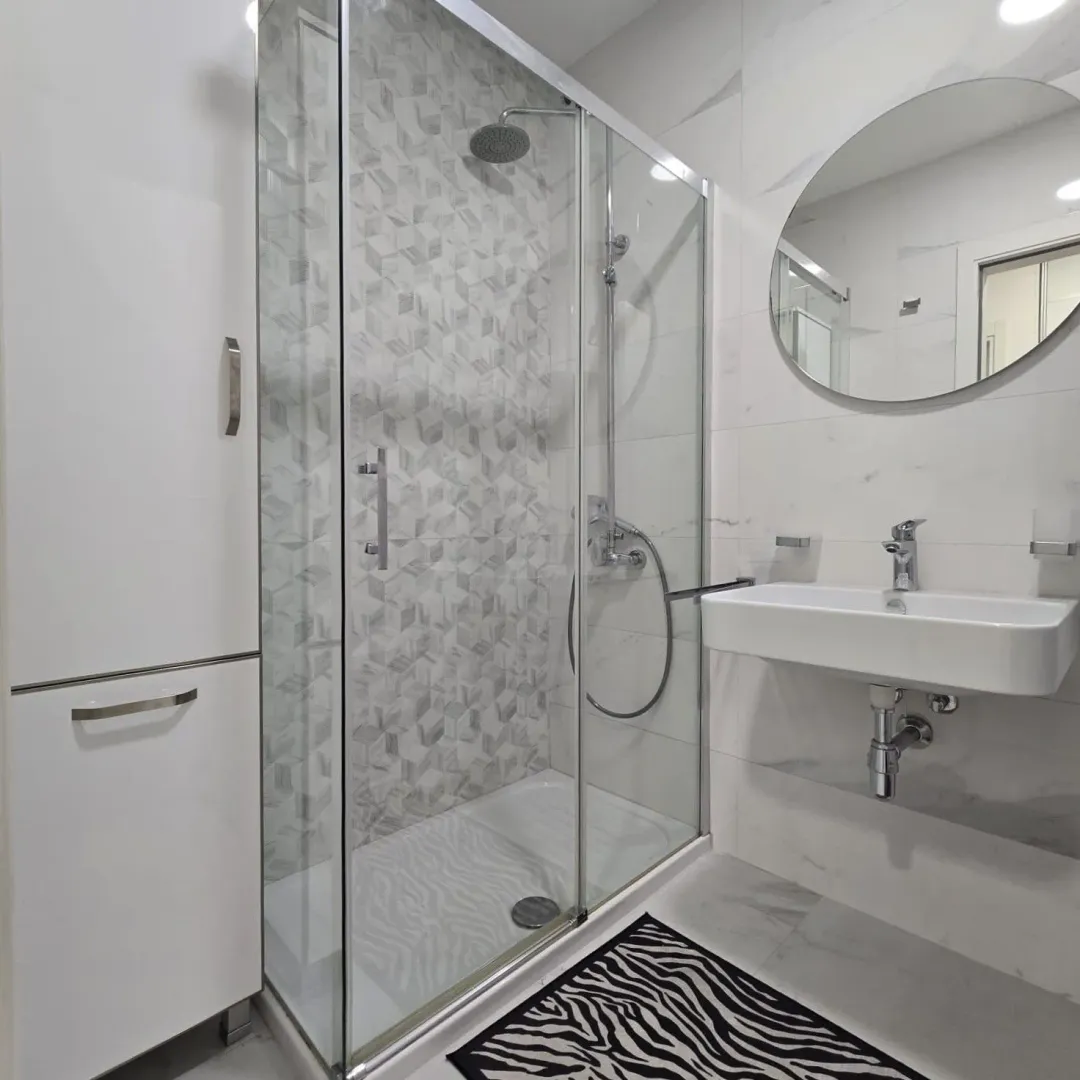 Izdavanje, jednosoban stan, 54m², Central Point, Podgorica